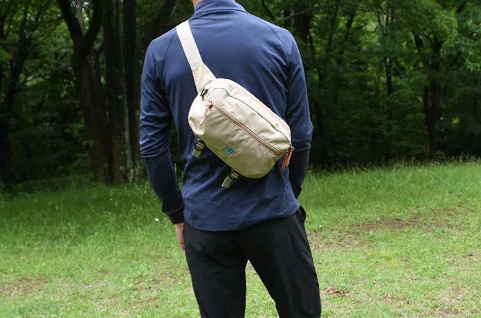 カリマーのウエストバッグを背中に背負っている男性
登山 サブバッグ