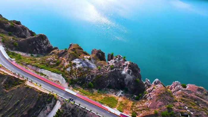航拍黄河一号旅游公路偏关段。偏关县委宣传部供图