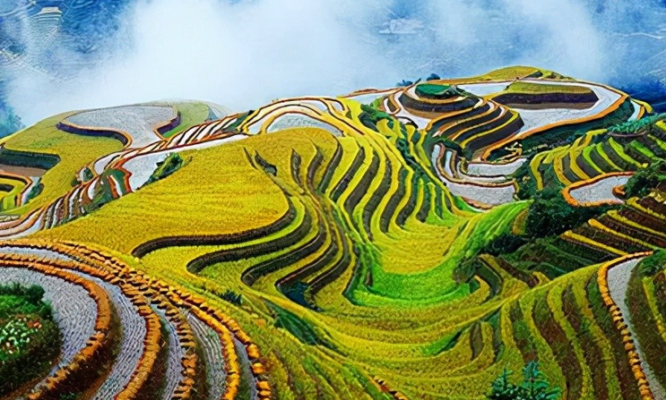 巴平万亩梯田风景区
