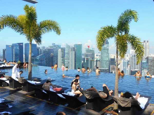 滨海金沙湾无边际泳池