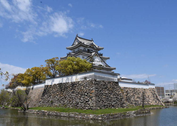 大阪近郊一日游④具有极高艺术价值庭园及古城的「岸和田城」