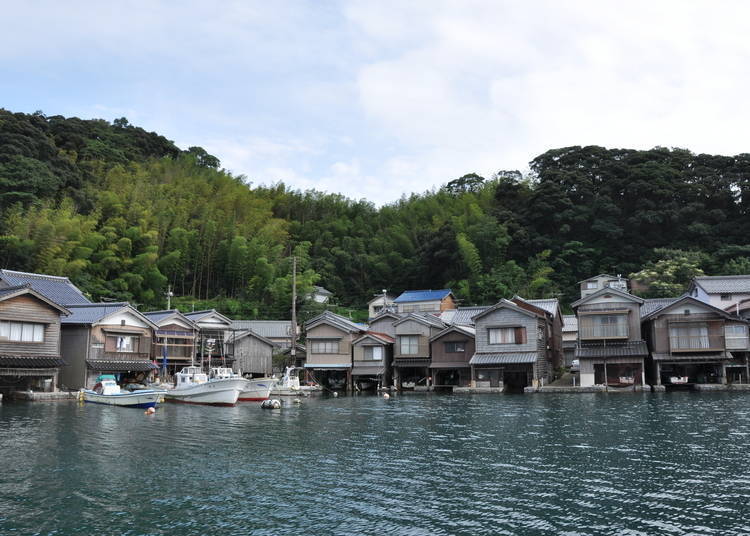 看起来就像漂浮在海面上的船屋