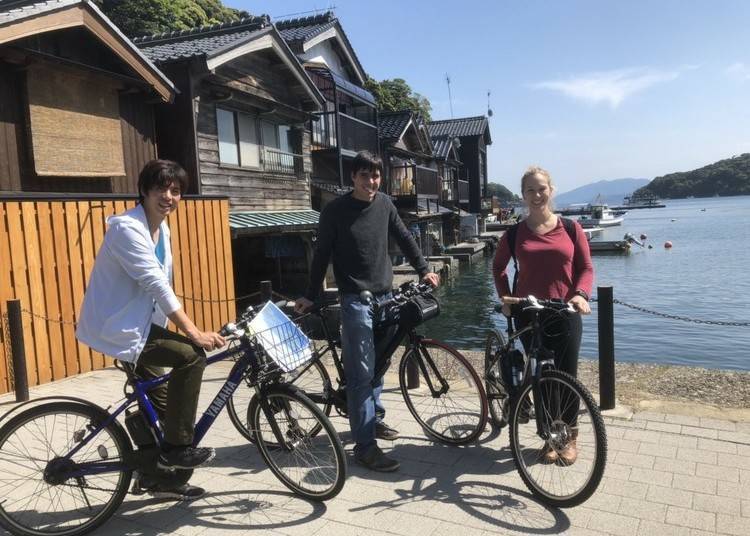 想要轻松逛整个船屋地区,租借脚踏车的E-BIKE非常的方便。