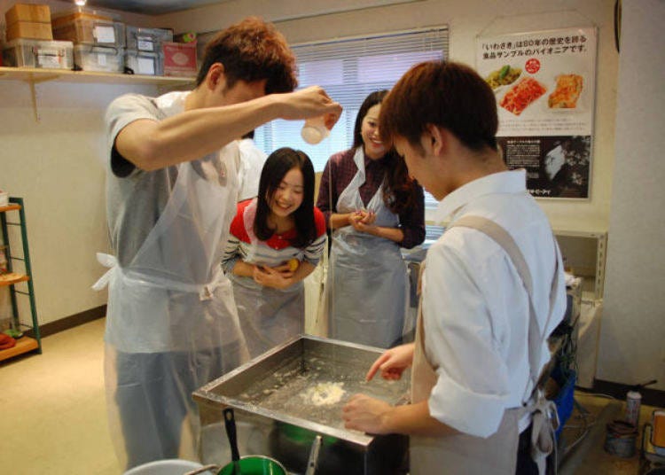 天妇罗和生菜食物模型的制作景象